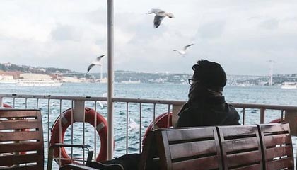 fb体育官网入口-伊朗队中场贝尔特拉在巴黎奥运会上展现出强大的进攻组织能力，伊朗拉什特