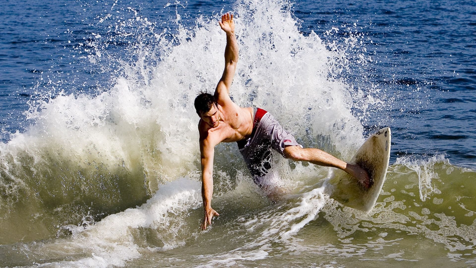 fb体育APP-体育精神：篮球场上感人瞬间集锦，篮球场上经典语录