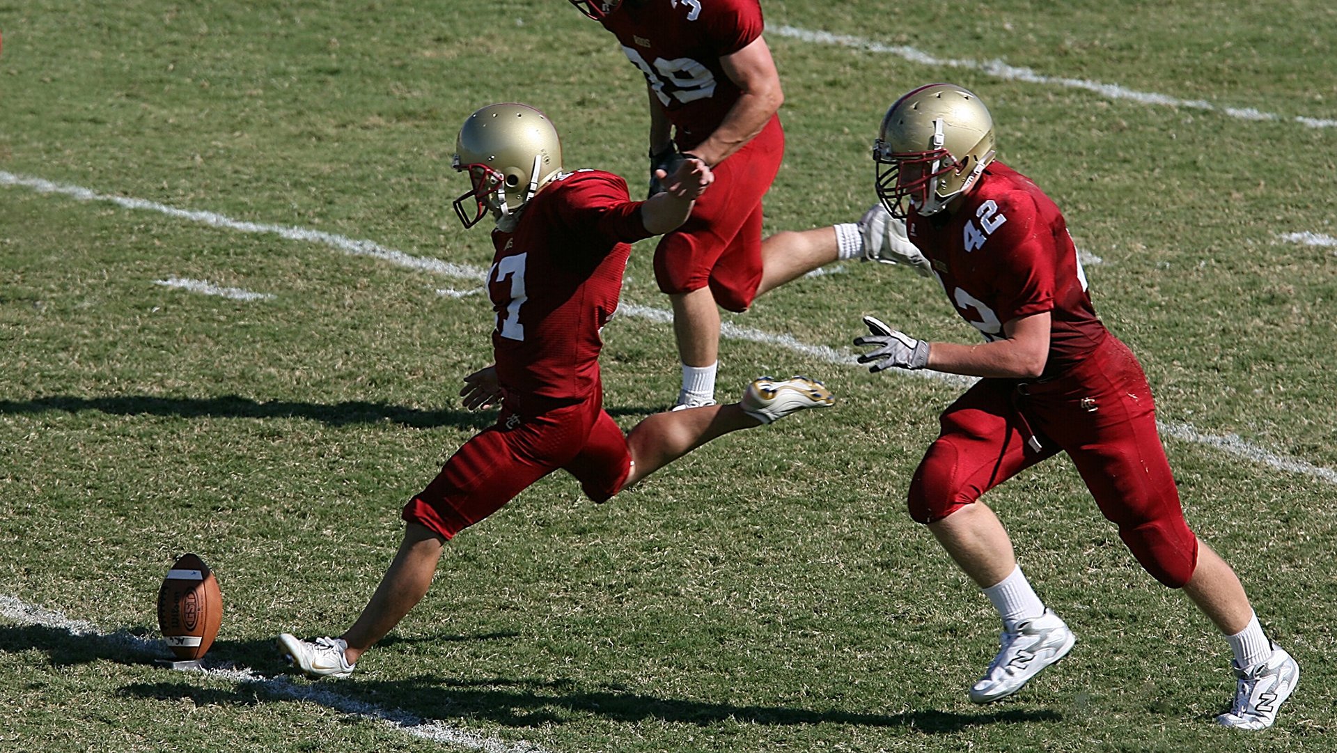 球场特写:运动员的关键瞬间特写镜头,运动员特写镜头200字左右